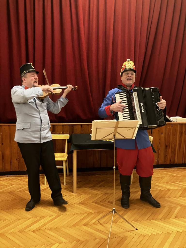 Posezení s lidovkou