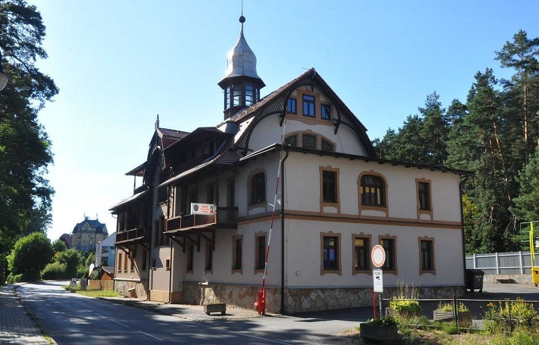 Rádi bychom Vás upozornili na možnost stále se zapojit do ankety, ve které můžete vyjádřit svůj názor na budoucí využití areálu bývalé ZBZS Hamr (tzv. Báňské). Anketa je k dispozici k vyplnění do 31. března 2025. Srdečně děkujeme všem, kteří již své názory prostřednictvím ankety sdíleli. Anketu můžete vyplnit zde:  https://www.munipolis.cz/app/anketa/Anketa-vyuziti-arealu-ZBZS  Anketní lístek je rovněž možné vyplnit na Obecním úřadě.