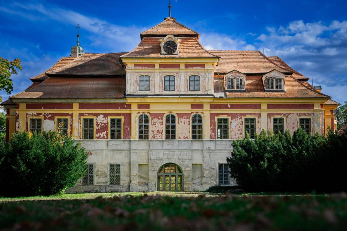 Obec Čimelice vyhlásila druhý ročník soutěže Fotografie. Na web přidáváme horké favority na vítěze. Pokud máte zájem, je možné hlasovat zasláním sms zprávy s číslem fotografie na 602 618 005 nebo napsat na cimelice@obec.cz. Soutěž končí 31.3. a hlasy můžete zadávat do 15.4.