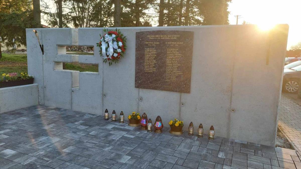 Pietna spomienka pri pamätníku padlých občanov