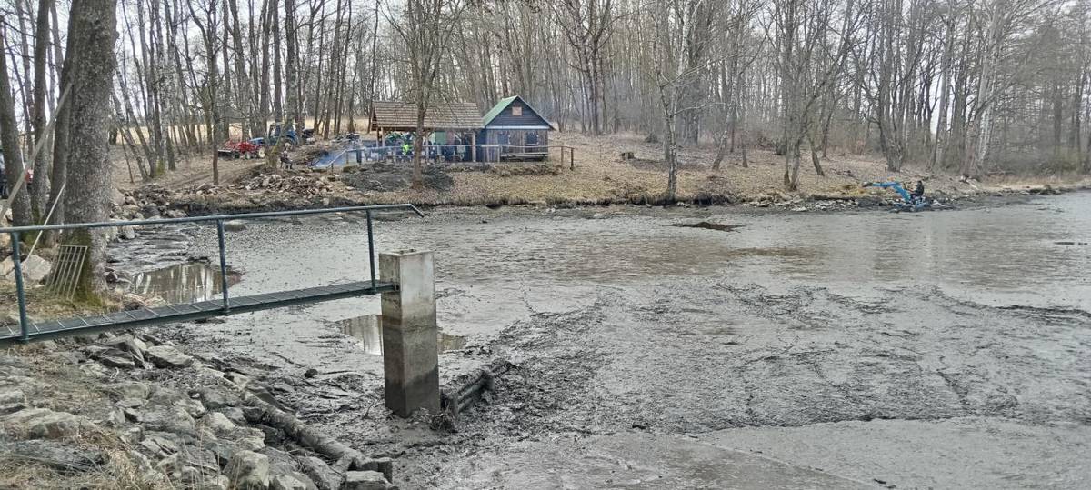 Brigáda rybářů 22.3.2025 - zpevňování hráze na Chlapáku