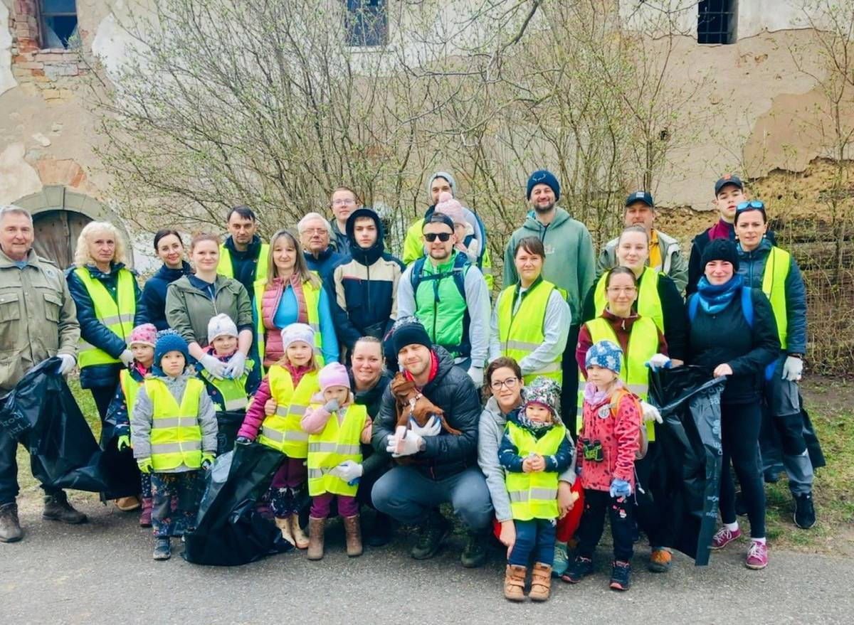 🌍✨ Uklidněme Česko! ✨🌍 Děkujeme všem, kteří se s námi zapojili do celorepublikové akce, díky Vám jsme společně uklidili Vračovice-Orlov a okolí. 💪💚 Je skvělé vidět, jak se dokážeme spojit pro čistší a hezčí prostředí.  #UklidmeCesko #VracoviceOrlov