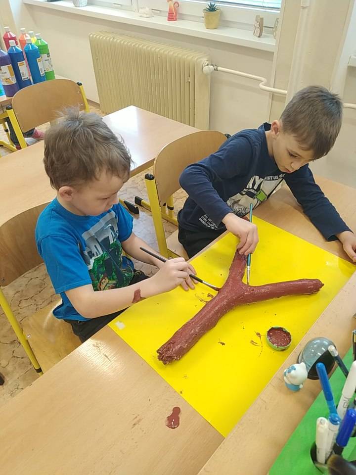 To, že máme šikovné prvňáčky ví každý, ale viděli jste už, co umí vykouzlit ze dřeva?  :)