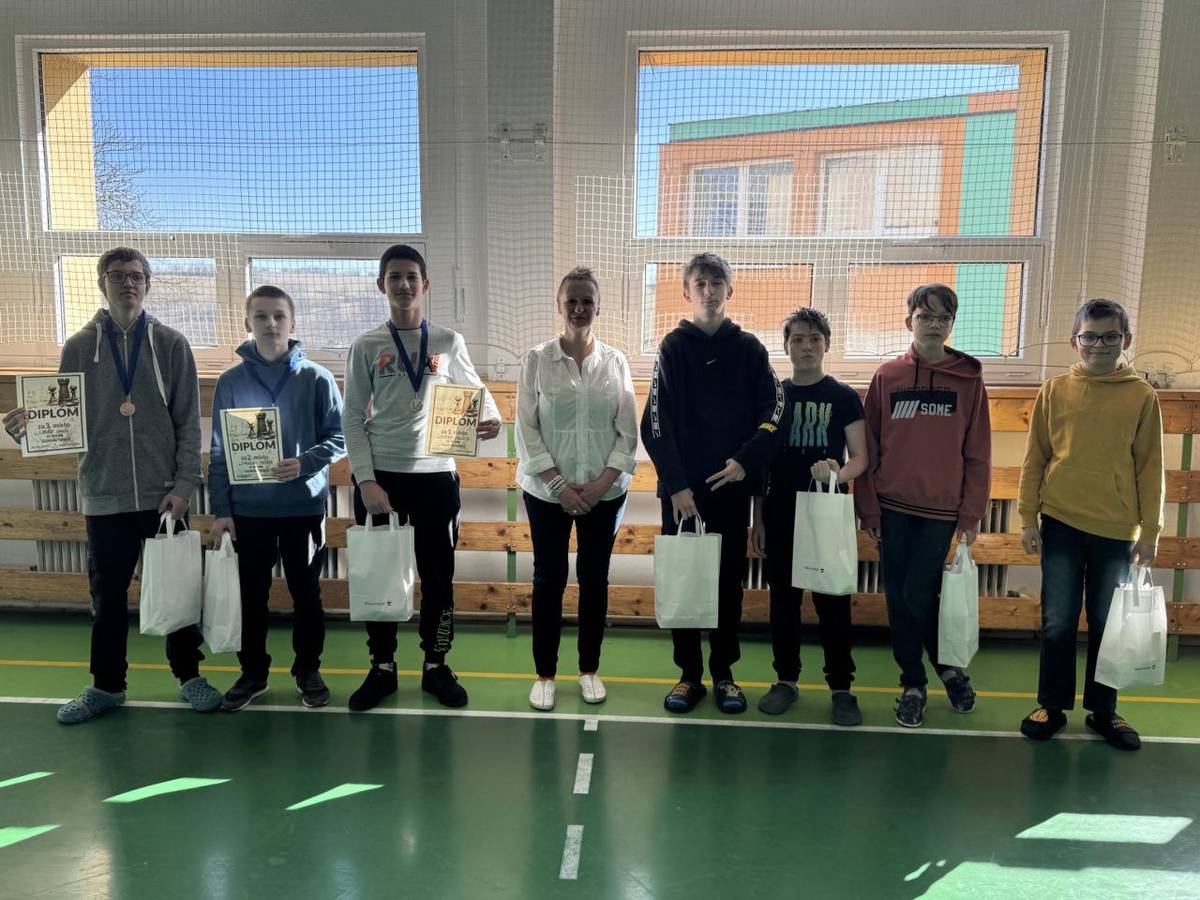 V úterý 18. března proběhl na naší škole 1. ročník školního šachového  turnaje, kterého se zúčastnilo 7 žáků 2. stupně základní školy.