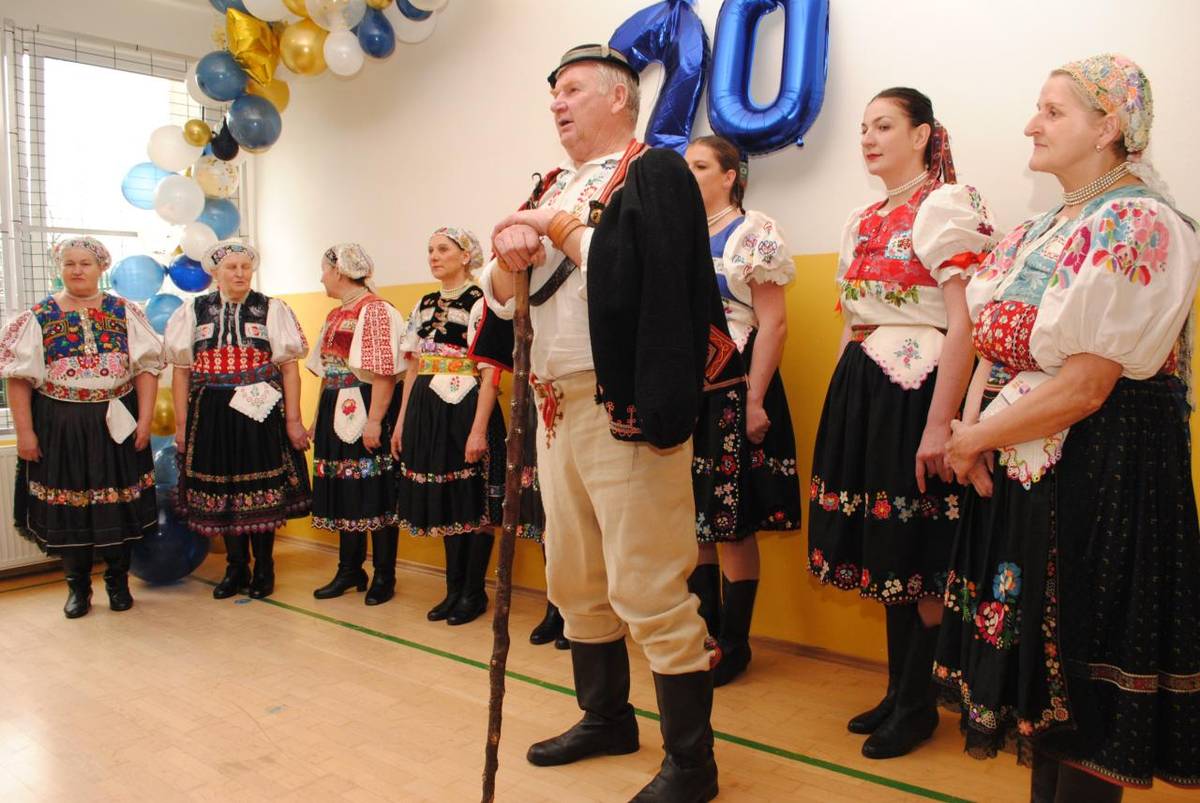 15. marca 2025 sme si pripomenuli 20. výročie založenia a od vtedy nepretržitej prevádzky Zariadenia sociálnych služieb STROM Strelníky. Táto krásna kultúrna akcia, vyzdobená spomienkami, fotografiami a úsmevmi na tvárach našich klientov, nech je spomienkou pre nás všetkých.