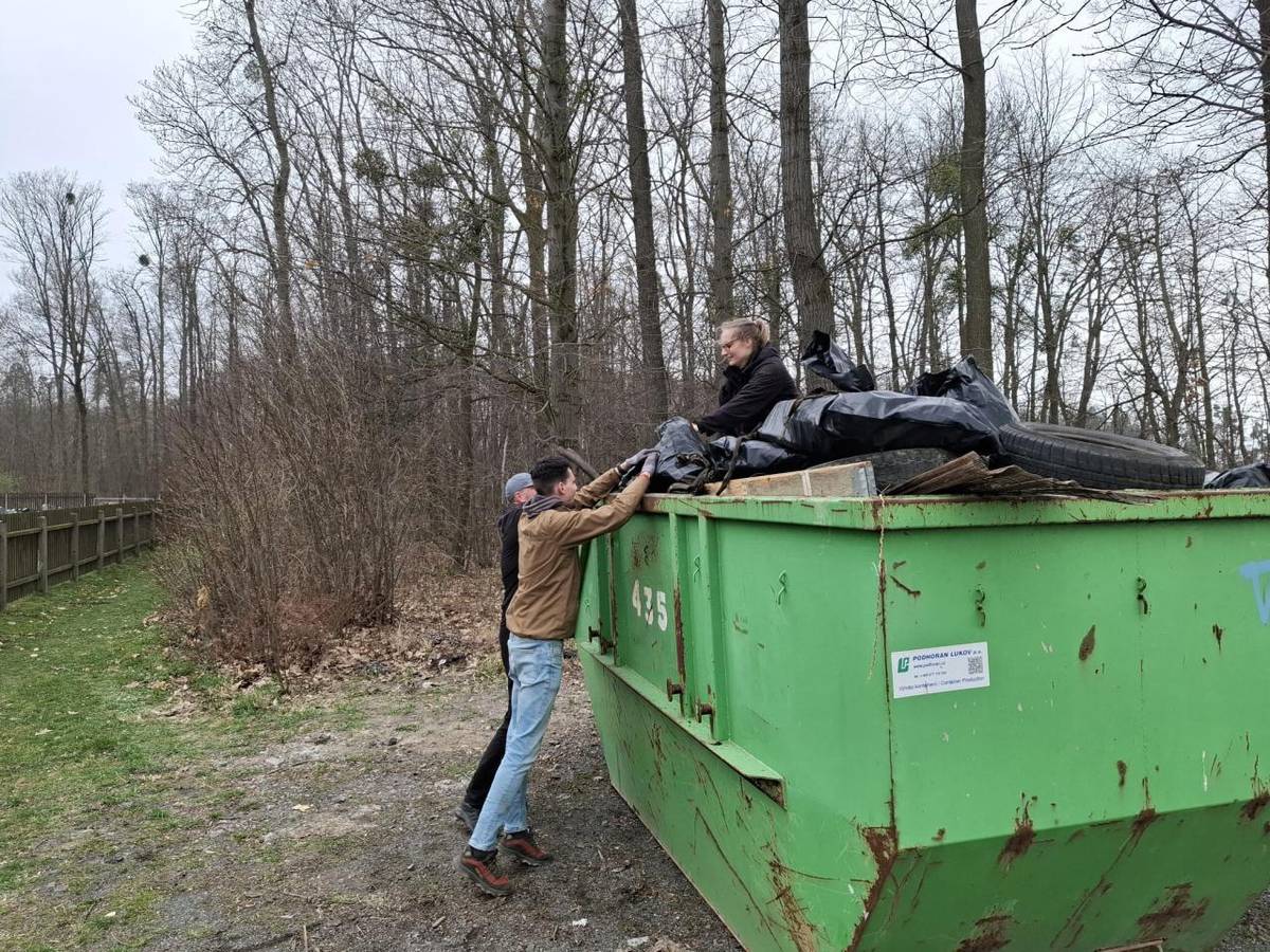 Myslivecký spolek Střibrnice i v roce 2025 společně s dobrovolníky zorganizoval úklid přírody v obci a přilehlém okolí. Za obec upřímně děkujeme všem, kteří se zapojili, za pomoc.