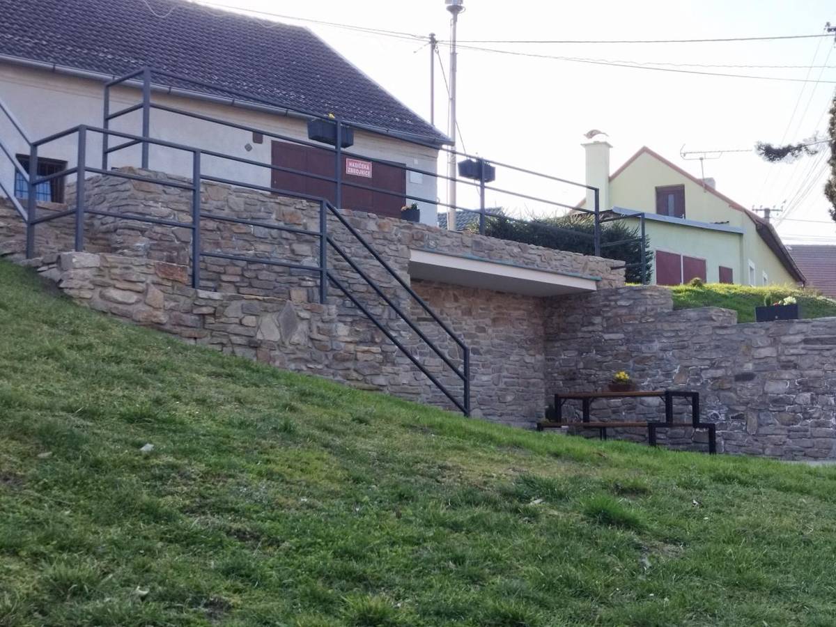 Náves Chotouchov - březen 2025