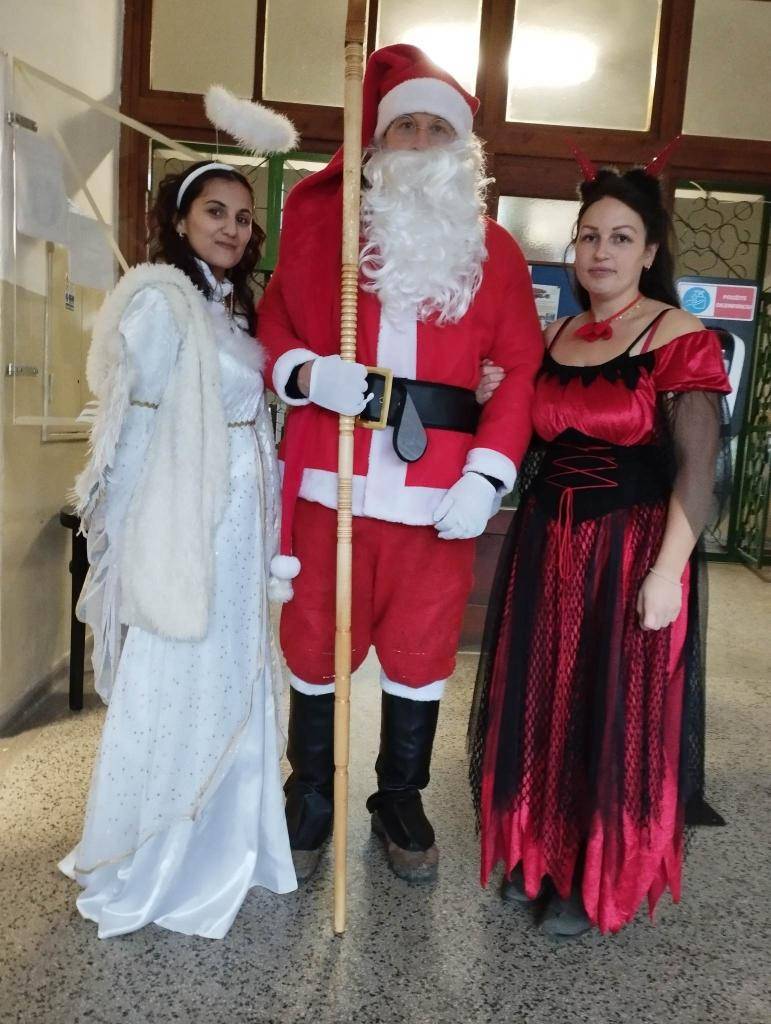 Dňa 6.12.2022 Mikuláš navštívil detičky z materských škôl aj zo základnej školy a obdaroval ich balíčkami plnými sladkých dobrôt.