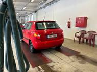 V autorizovaném servisu by opravy stály zhruba dvakrát tolik, za kolik se tato Fabia prodává v bazarech.