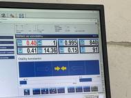 Na volnoběh nesplňuje limit. "Někdy je problém i to, že se s autem jezdí málo a jen krátké trasy po městě. Stává se, že když řidič auto pořádně "protáhne", má pak hodnoty lepší, ale tady to jasně vidím na katalyzátor," říká zkušený technik.