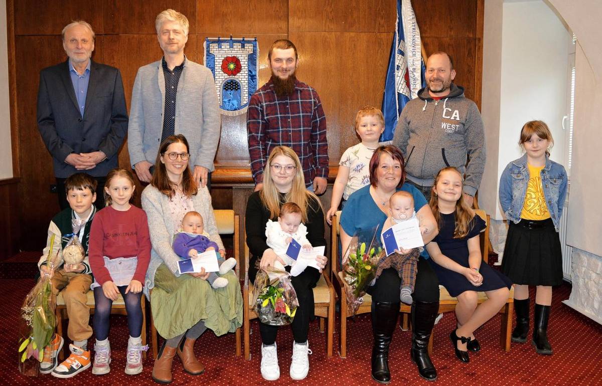 Dne 26. března 2025 jsme uvítali mezi nové občánky městyse Strunkovice nad Blanicí Viléma, Davida a Štěpánku. Děti obdržely Rodný list Jihočecha a keramickou pokladničku s finančním darem, na který polovinou přispěl Jihočeský kraj.