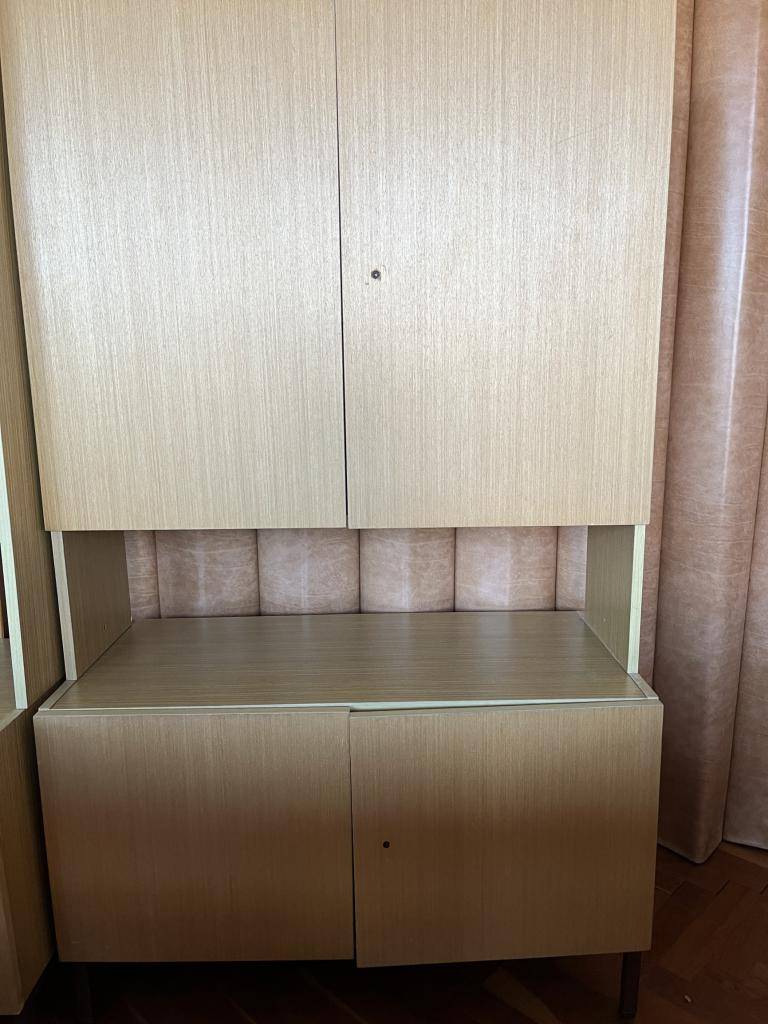 Obec Hvozd nabízí občanům zdarma vyřazený nábytek z obecního úřadu. Jedná se o dvě sestavy skříněk s prosklenou knihovnou a nástavcem, jednu sestavu skříněk s plnými dvířky a registrační skříňku.  Zájemci se mohou hlásit na obecním úřadě.