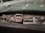 O kvalitě plastů sovětských vozů se může ve Strnadicích přesvědčit každý na vlastní oči, malou výstavku lze objevit za oknem starého moskviče.