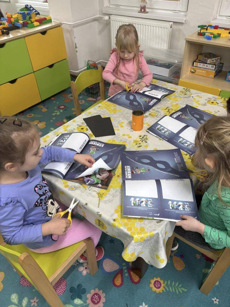 Zapojením do projektu zvýšime povedomie o príznakoch mozgovej príhody a potrebe rýchlej akcie detí u starých rodičov.   Rozlišujú 3 základné príčiny zloducha - mŕtvice. Deti dostali krásne pracovné zošity, tlakomer a najmä potrebné vedomosti, ktoré budú aplikovať v praxi.