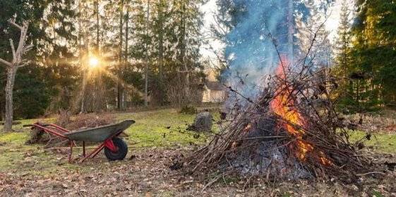 Pálení biologického odpadu je podle novely zákona č. 201/2012 Sb. o ochraně ovzduší od března 2025 zakázáno, stejně jako vypalování trávy. Žádáme občany o dodržování této novely. Kontejner na bioodpad je trvale umístěn u ČOV, ul. Akátová.