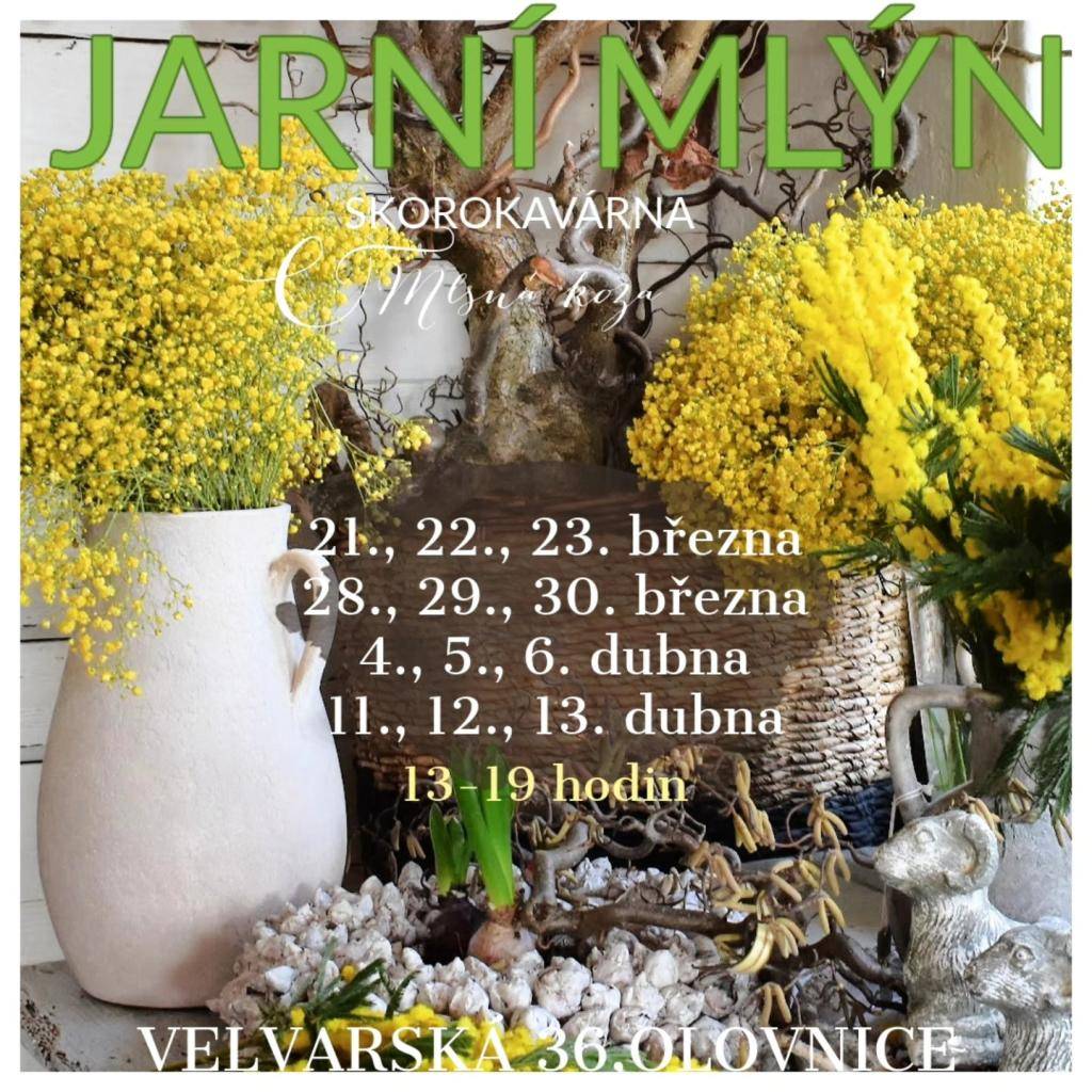 Tradiční výstava ve starém mlýně s dekoracemi, interiérovými doplňky, květinami a kavárnou v zahradě.