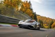 Mercedes AMG One je hybrid. Základ tvoří před zadními koly uložený benzinový V6 s objemem 1,6 litru a výkonem 422 kW (574 k) při 9000 ot./min. Na každém z kol je navíc elektromotor, celkový výkon systému je 782 kW (1063 k).