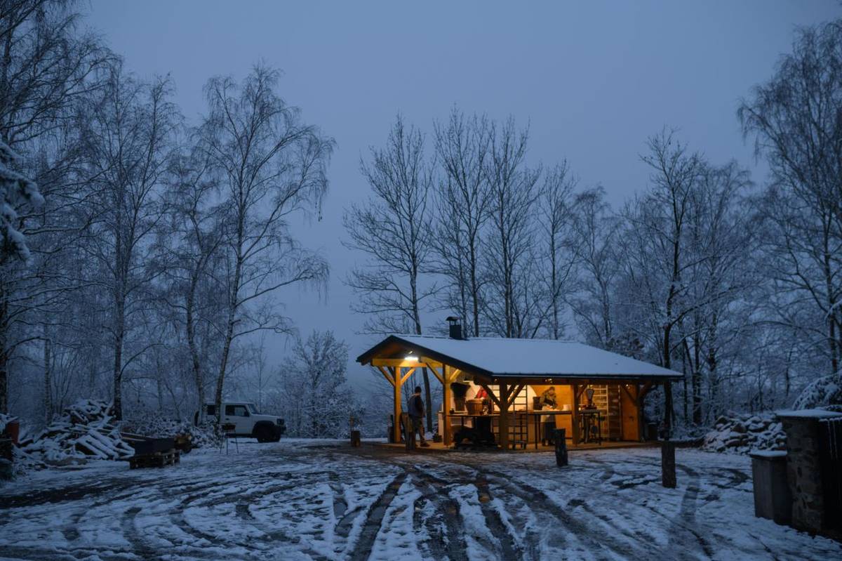 První "neveřejné" pečení chleba v nové peci na Řimbabě dne 12. 12. 2024