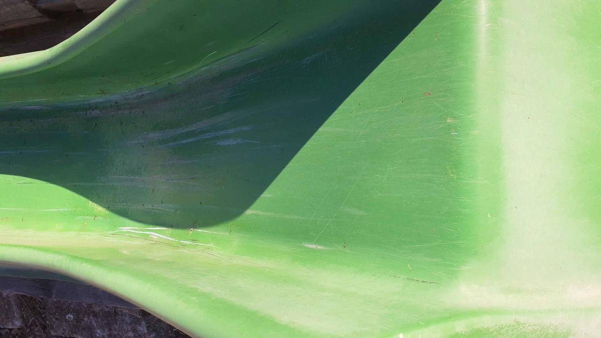 Jde o použitou, 5 m dlouhou skluzavku s drobnými poškozeními ze hřiště pod školkou. Prodejní cena 5 000 Kč. Čtěte dále...