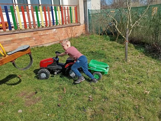 ...upravujeme si školní zahradu