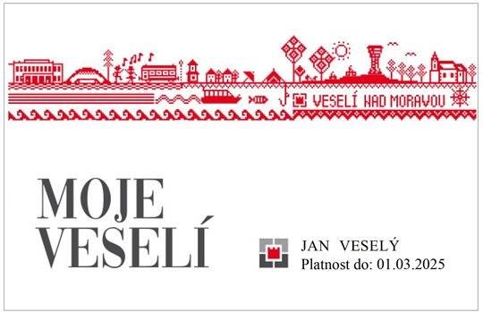 Před rokem byl ve Veselí nad Moravou spuštěn projekt Karta občana, který občanům nabízí řadu výhod a zjednodušení při využívání služeb města. Upozorňujeme, že platnost karty je omezena na 365 dní, což znamená, že po uplynutí této doby musíte o ni požádat znovu. Karta je platná po dobu 365 dní od jejího vydání. To znamená, že po uplynutí této doby je nutné o Kartu požádat znovu. Naštěstí je tento proces rychlý a jednoduchý – stačí využít Portál občana a vše vyřídíte pohodlně od stolu. Tato snadná dostupnost je jedním z hlavních cílů projektu – zjednodušit přístup k městským službám a výhodám pro všechny obyvatele. O kartu občana může požádat každý občan města Veselí nad Moravou, který je starší než 18 let. Současně musí mít v okamžiku podání žádosti uhrazeny všechny závazky vůči městu, což jsou zejména každoroční poplatky za odpady, popřípadě psa, ale také případné pokuty nebo dluhy. Musí být takzvaně bez dlužný. Zaplacení se týká i poplatků předepsaných pro rok, kdy občan o vydání karty požádá.  Karta je vydávána prostřednictvím formuláře městského Portálu občana. Dalším nezbytným krokem je tedy vytvoření přístupu do městského Portálu občana, popřípadě obnovení přístupu, pokud jste si jej v minulosti již vyřídili. Cílem projektu je bezpečná a kvalifikovaná elektronická komunikace mezi občanem a městem. Pro získání karty je nutné mít zařízeny nástroje elektronické komunikace, tj. zejména emailovou adresu. Získání samotné Karty je velmi jednoduché. Po vyplnění formuláře v městském Portálu občana Vám bude obratem zaslán jedinečný kód na Vaši emailovou adresu.   Po obdržení jedinečného QR kódu k vaší kartě můžete dále využívat výhody v oblasti parkování, slevy v městských zařízeních jako je např. kino, koupaliště, kluziště, lanové centrum, či na vybrané kulturní akce a další. Pokud kartu Moje Veselí ještě nemáte, neváhejte a získejte ji co nejdříve – ať už pro sebe, nebo pro svou rodinu!