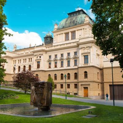 Objednejte si co nejdříve (nejpozději ale do 4.5.!) výhodné předplatné na čtyři (či pět) představení v plzeňském divadle! Čtěte dále...