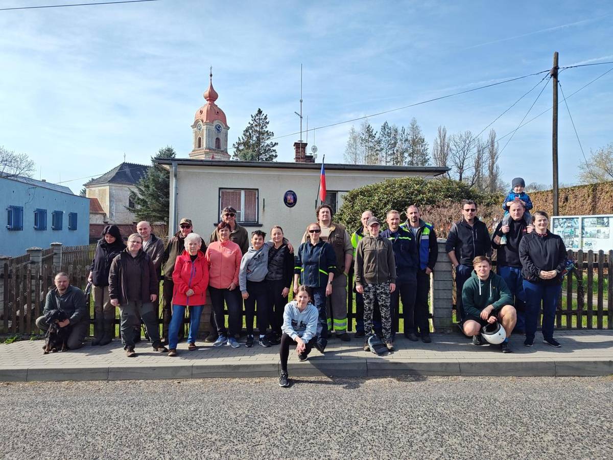 V sobotu 12. dubna 2025 se v naší obci uskutečnil již 14. ročník tradiční úklidové brigády "Kunratické gruntování". Za krásného slunečného počasí se sešlo 25 dobrovolníků, kteří spojili své síly, aby naše obec i její okolí zase o něco prokouklo.