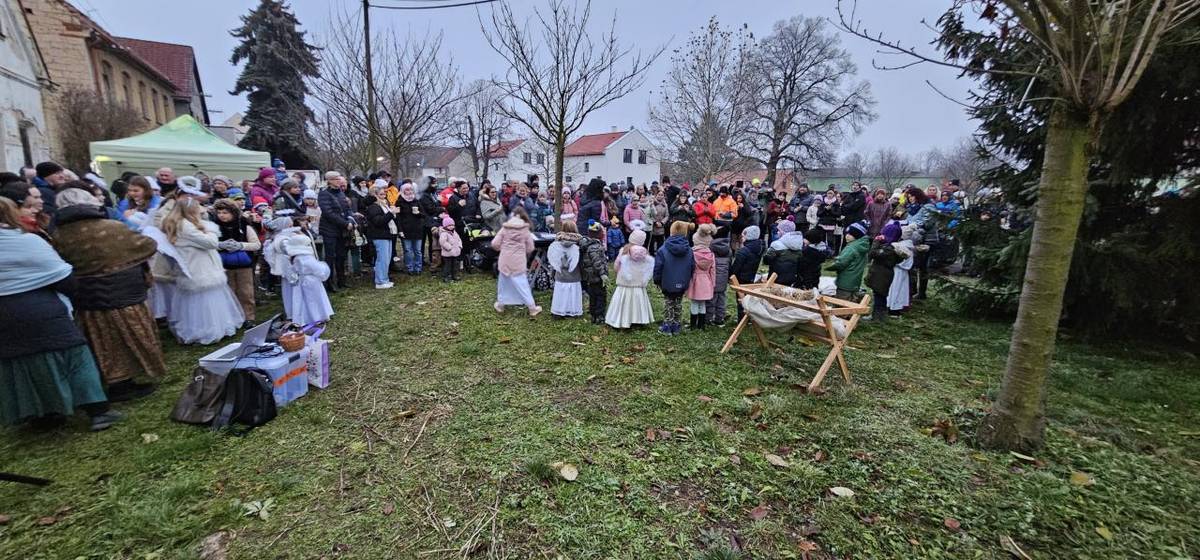 Na akci vystoupili děti z MŠ a pěvecký soubor Berušky a Barušky.