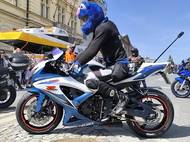 Projížďka po české Route 66 má za cíl spojit jinak nesmiřitelné tábory motorkářů a automobilistů.