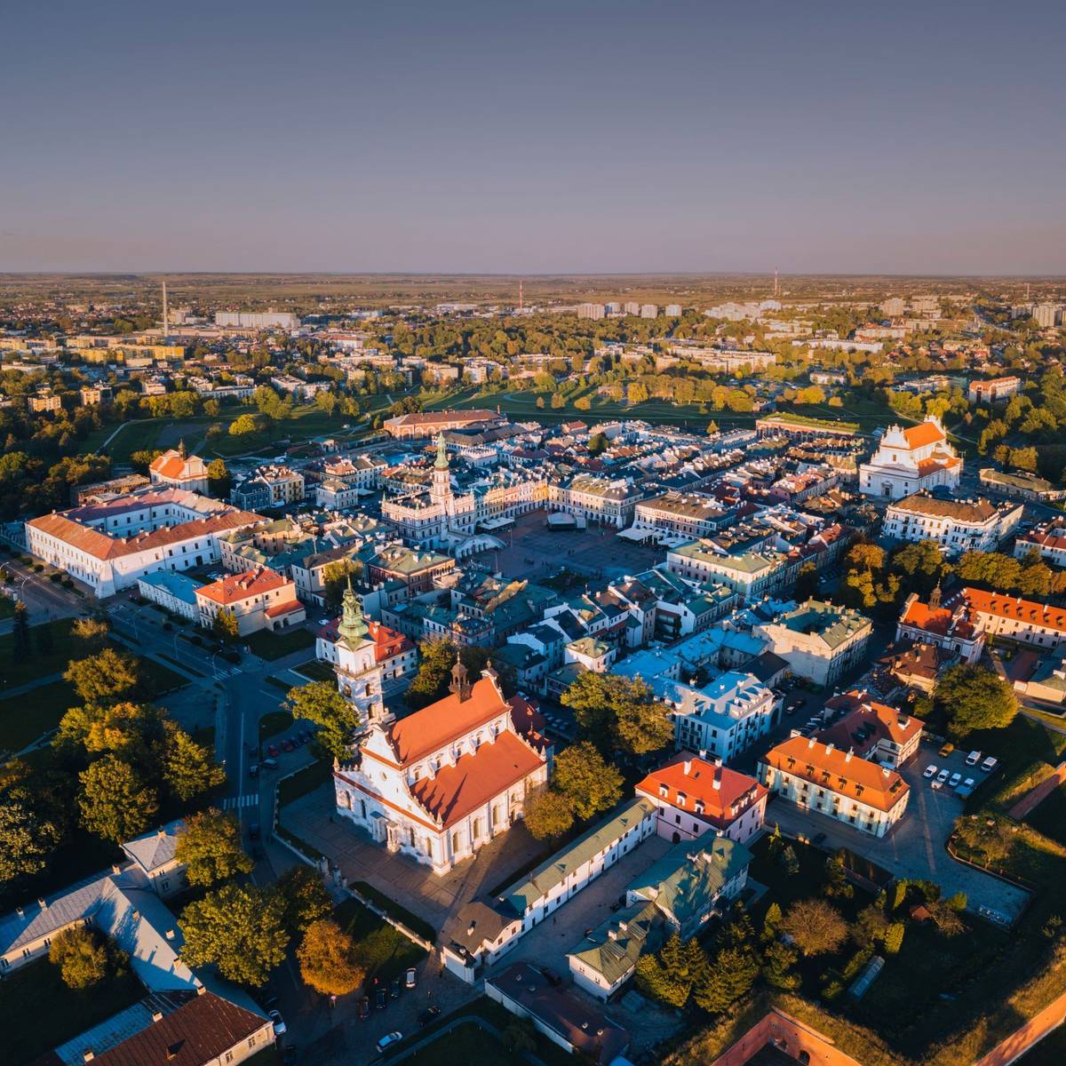 Staré město Zamość je od roku 1992 na Seznamu světového dědictví UNESCO. Město má necelých 65 tisíc obyvatel a je druhým největším městem v Lublinském vojvodství, hned po Lublinu.