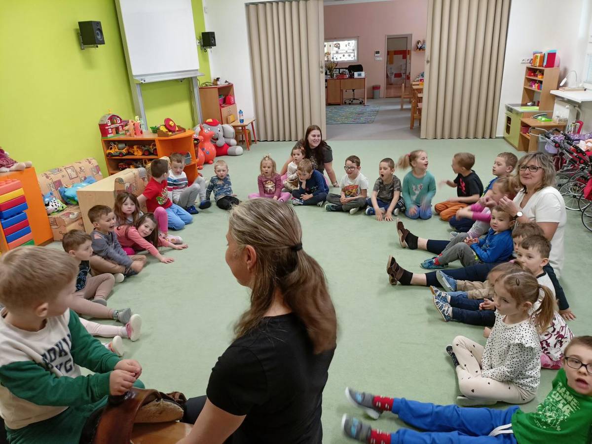 Děti se dozvěděly, jak kůň vypadá, kde žije, co potřebuje k životu, kdo a jak se o něj stará a jak se na koni jezdí