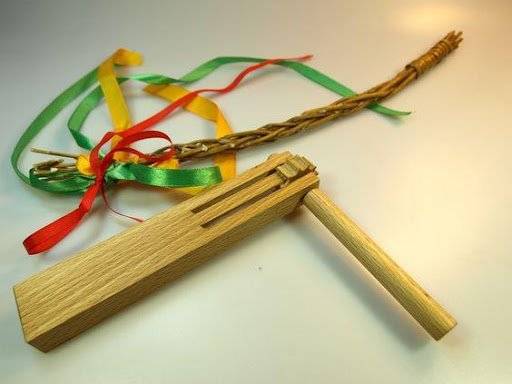 Zelený čtvrtek - 18:00 Velký pátek- 6:00, 12:00, 18:00 Bílá sobota - 6:00, 12:00 Setkání u kapličky