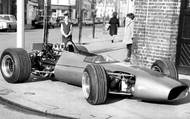 Od první poloviny 60. let se Rédélé snažil dobýt vítězství v poháru Formule 1, například s touto Alpine A350. Plán se nezdařil…