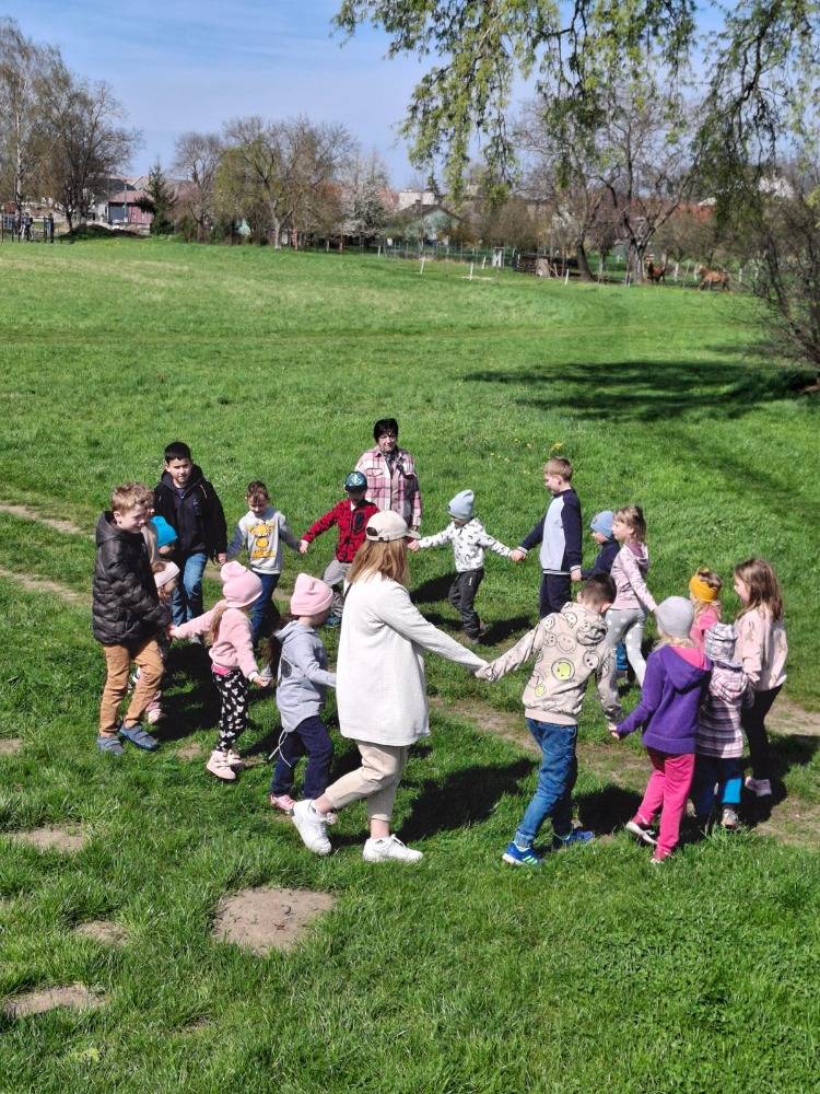 Od konce března do půlky dubna se na naší škole konal projekt, spojený s velikonočními zvyky.