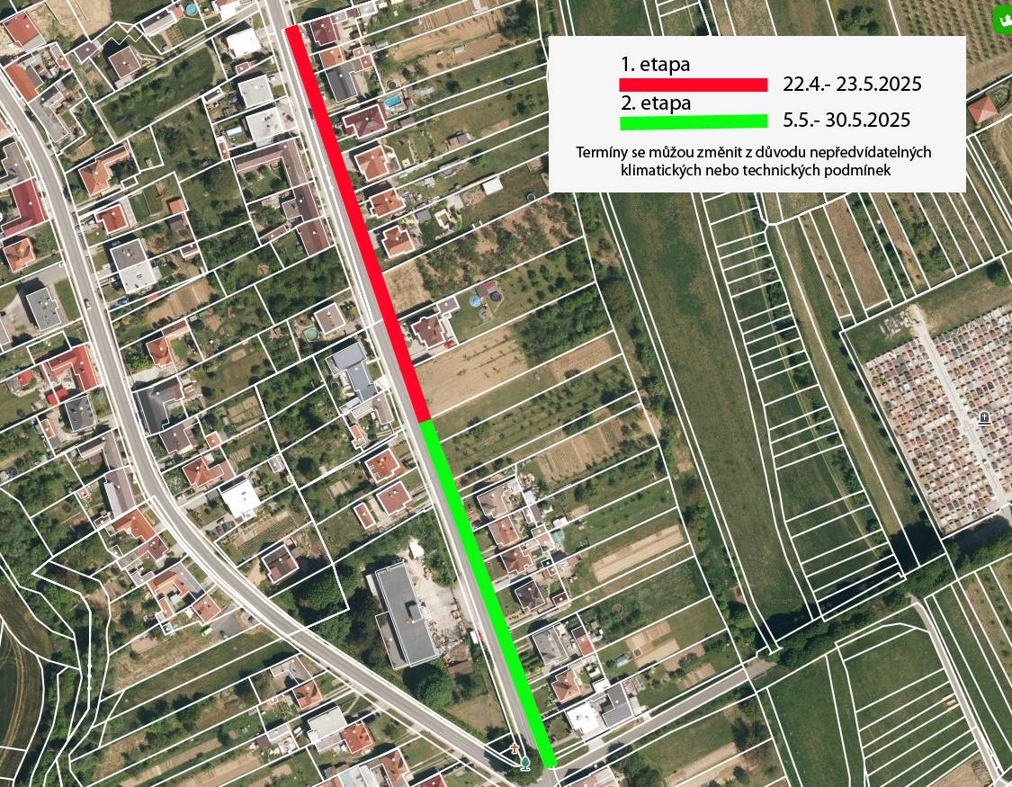 Od 22. dubna 2025 startuje první etapa rekonstrukce chodníku od Tupes. Stavba poběží po částech a za plného provozu dopravy, takže se tu bude chvíli stavět i jezdit zároveň.