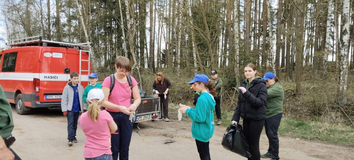 Několik fotografií s jarní oklidové akce