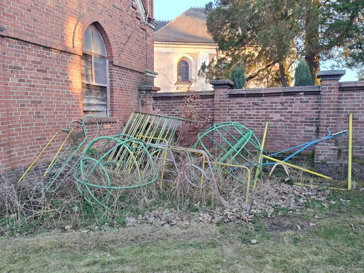 Snažíme se starým retro prolézačkám vdechnout nový život. Rádi bychom z těchto skvostů, které v minulosti dokázali rozesmát nejednu dětskou tvář, vytvořili interaktivní expozici.