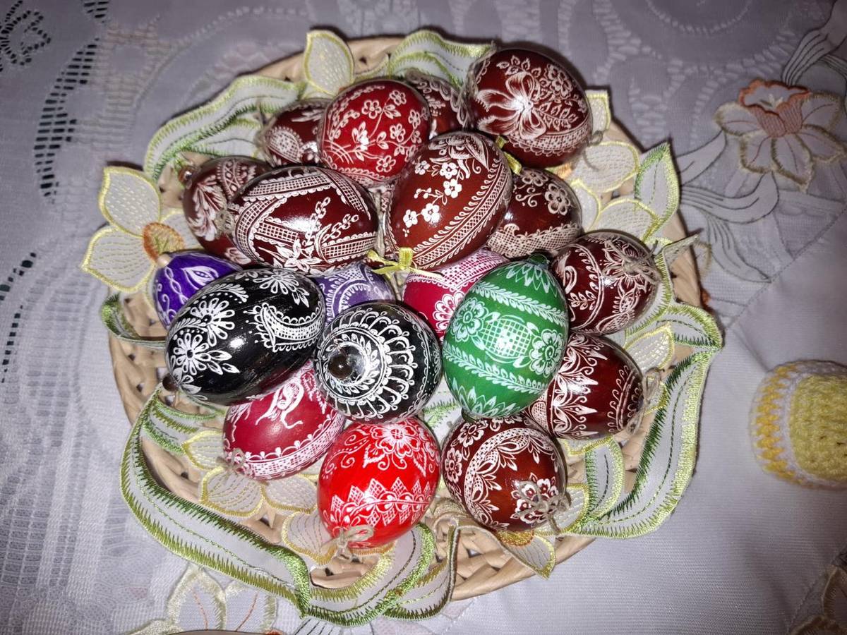 16.4.2025 proběhlo setkání seniorů na Hvížďalce. Zahájila p.Lopatová, následovali žáci třetí třídy ZŠ s programem vítání jara a sbor - p.u. Pouchová, Filipová a Počtová. Dále vystoupila p.starostka a po večeři a dortíku hudebním večerem provedl pan Vašek. Atmosféru doplnila velikonoční výstava.