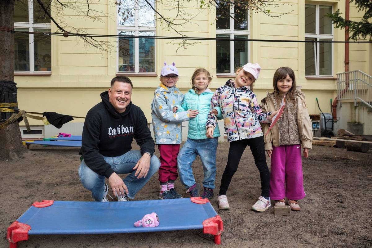 Karel Kristek je mezi dětmi oblíbený.
- Všechny publikované snímky byly schváleny rodiči dětí.