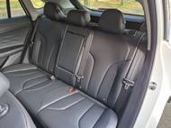 Také vzadu si cestující na nepohodlí stěžovat nemohou.