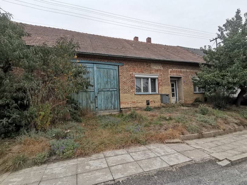 V rámci projektu byl zakoupen rodinný dům č.p. 94,v obci Karlín. Projekt byl financován v rámci dotačního programu "Podpora bydlení a podnikání na vybraných rozvojově znevýhodněných územích Jihomoravského kraje 2023–2024", DT 1 – Technická infrastruktura a o objekty pro bydlení.