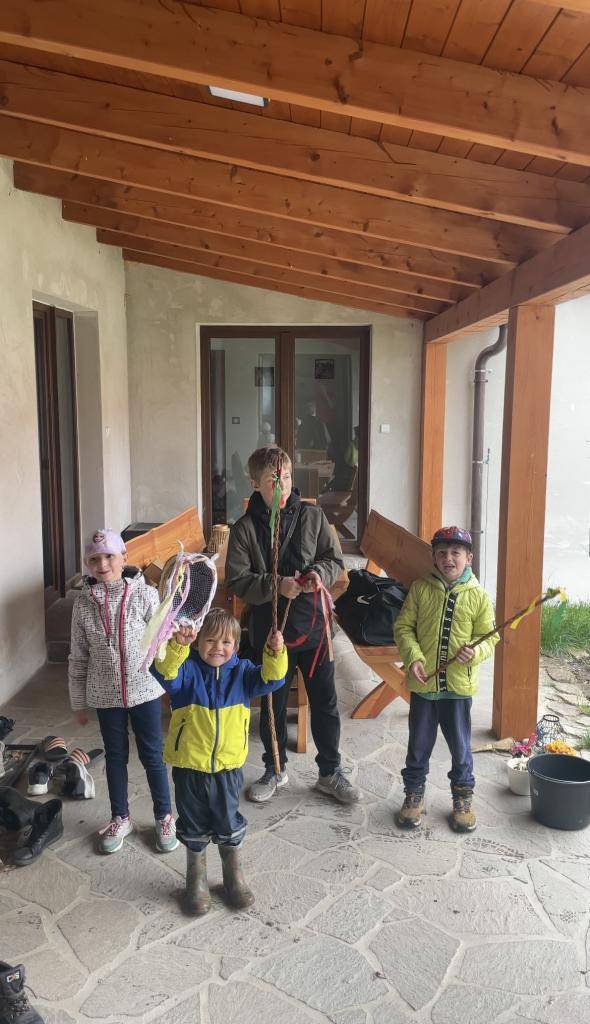 I v Novosedlech proběhlo tradiční velikonoční řehtání a dle zvyků mají děti už i vykoledováno. Děkujeme malým koledníkům, kteří to vzali opravdu poctivě a i jejich doprovodu a také všem, kteří malé koledníky podpořili. Tak zase v příštím roce ????.