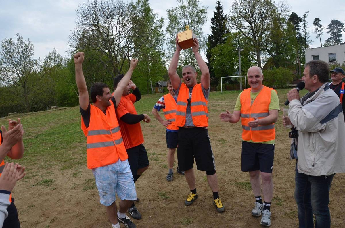 Fotbalové utkání "Bítov versus Bítovští chalupáři" se uskuteční dne 01. 05. 2025 (čtvrtek - státní svátek). Registrace proběhne od 14:00 hod. Samotné utkání od 14:30 hod. Zveme nejen místní obyvatele, chalupáře a chataře obce Bítov, ale i všechny přátele z okolních vesnic. Občerstvení zajištěno. Upozorňujeme, že program věnovaný dětem – Dětský pětiboj – proběhne v rámci programu Pálení čarodějnic již 30. 04. 2025!