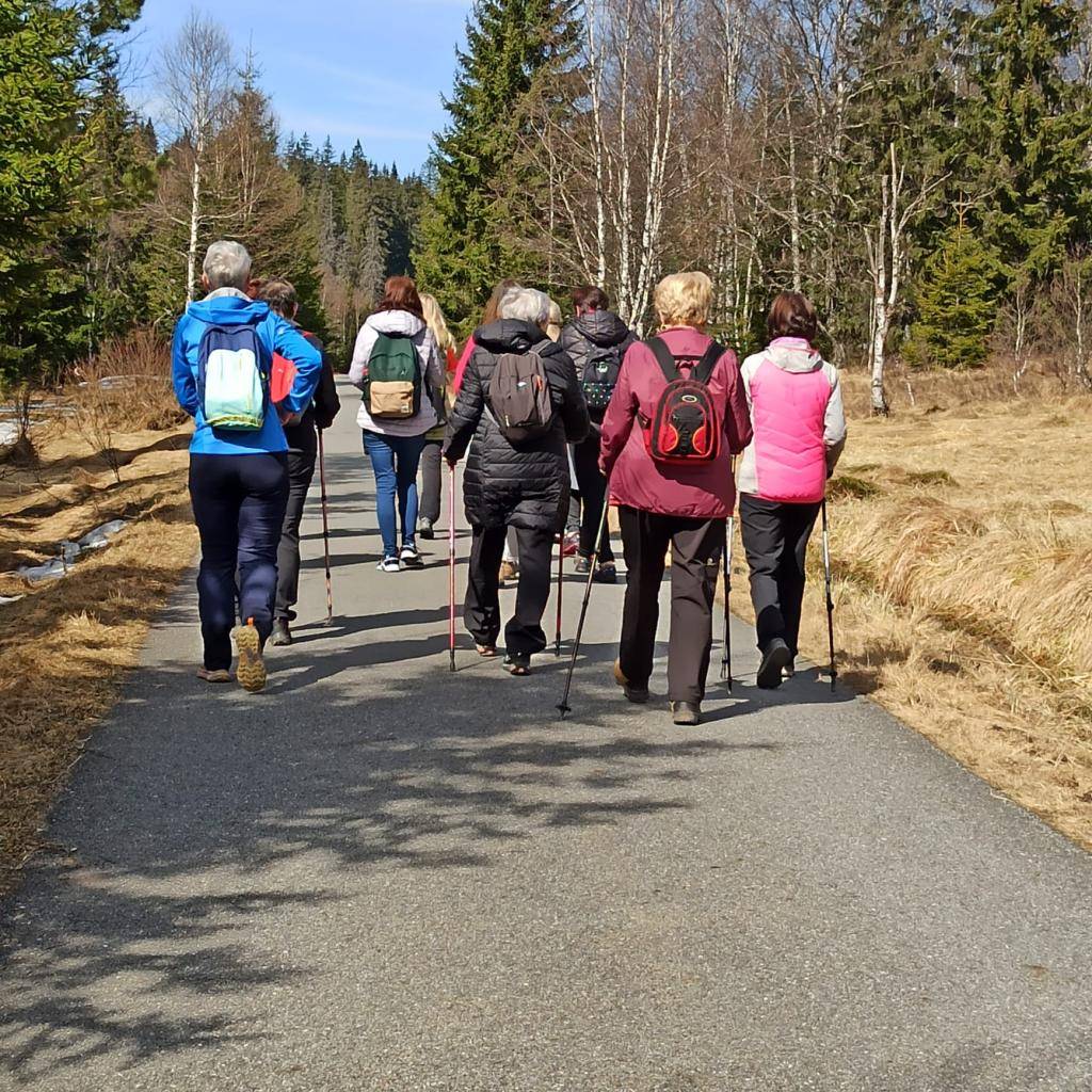 LACEMBOK, z.s. Víkend v pohybu Srní 11.04. -13.4.2025