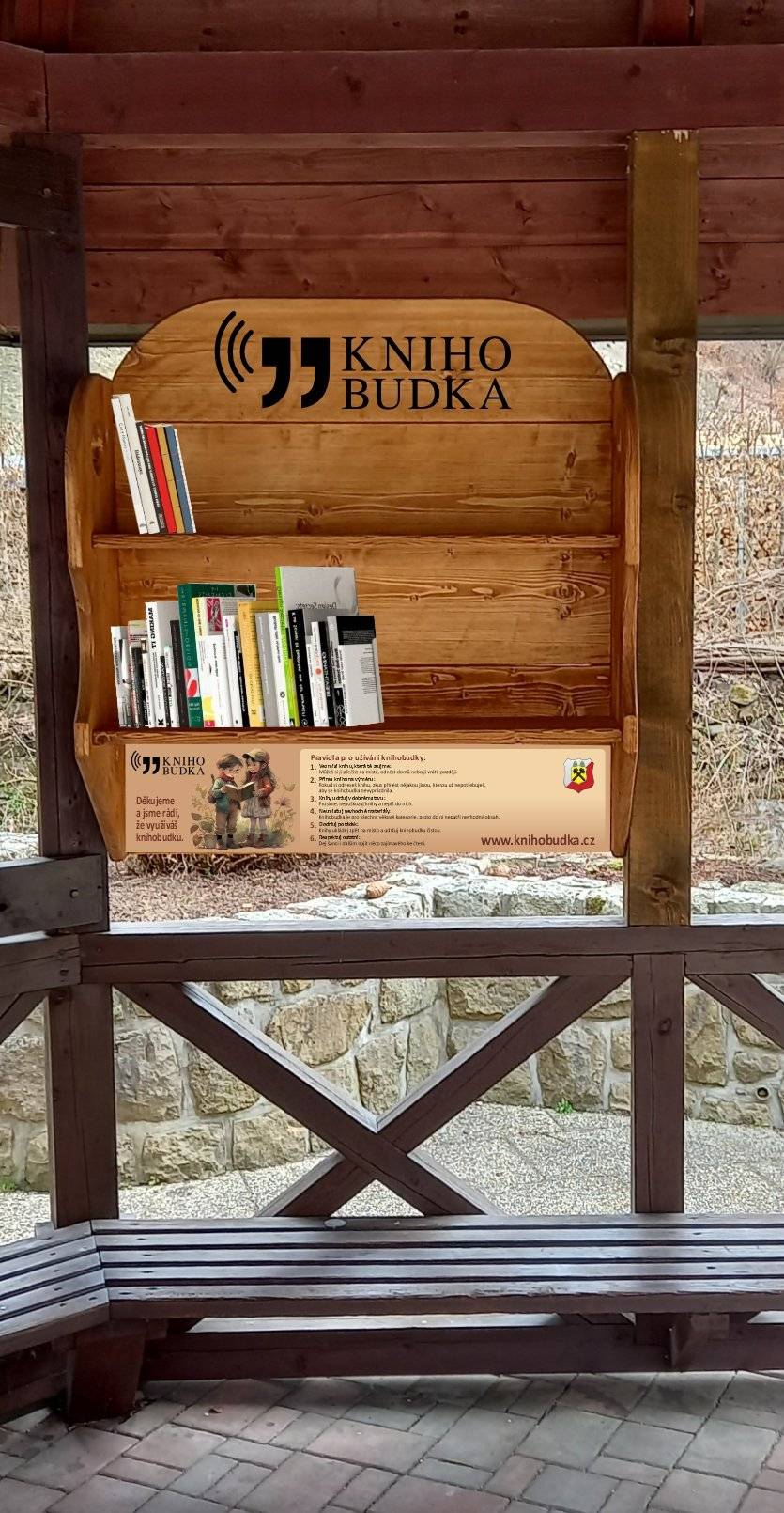 Vážení občané , s potěšením vám sdělujeme, že jsme pro vás zřídili novou knihobudku v naší obci Dolní Dvůr. Najdete ji v altánu na náměstí. Knihobudka je místo, kde si můžete zdarma půjčit knihu, přečíst si ji a případně ji vrátit zpět, nebo přinést vlastní knihy, které byste rádi sdíleli s ostatními.  Věříme, že knihobudka se stane oblíbeným místem naší obce. Poděkování patří všem, kteří se podíleli na přípravě a realizaci.