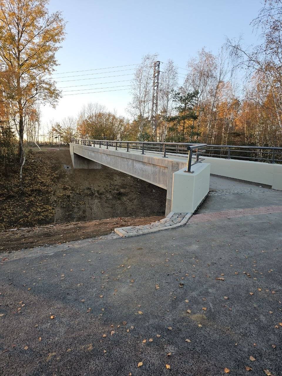 Vážení spoluobčané chceme vás informovat, že od pondělí 28. 4. 2025 do čtvrtka 1. 5. 2025 se bude provádět oprava vady na lávce a z tohoto důvodu bude lávka uzavřená. Dále oprava komunikace na Zadní Vystrkov se posune na červen - červenec a to z důvodu kolize s budováním nového vedení, které v současné době probíhá.