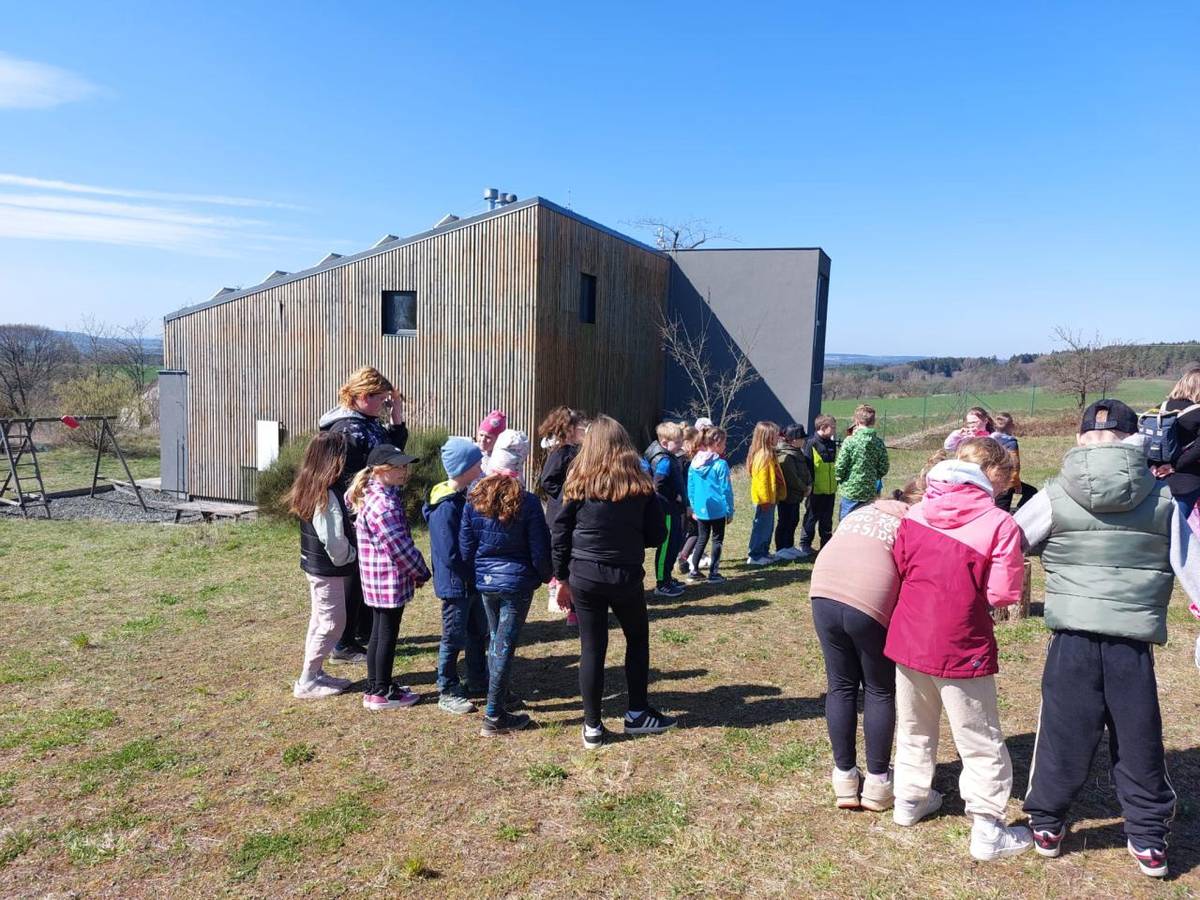 Návštěva environmentálního centra Krsy s programem o Vesmíru, planetách, ale i přírodě byla velmi naučná. Děkujeme Plzeňskému kraji za možnost využít dotované dopravy pro naše žáky.
