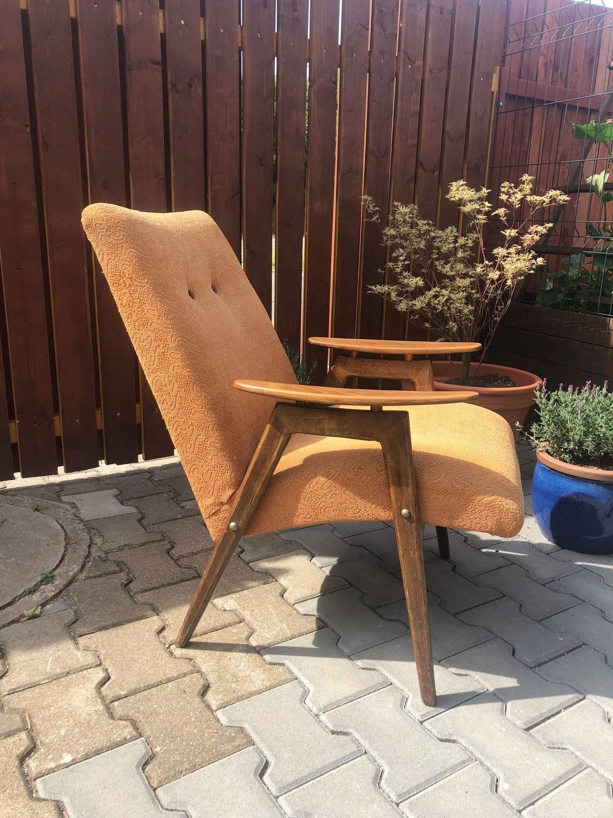 Takto vypadá křesílko před renovací...