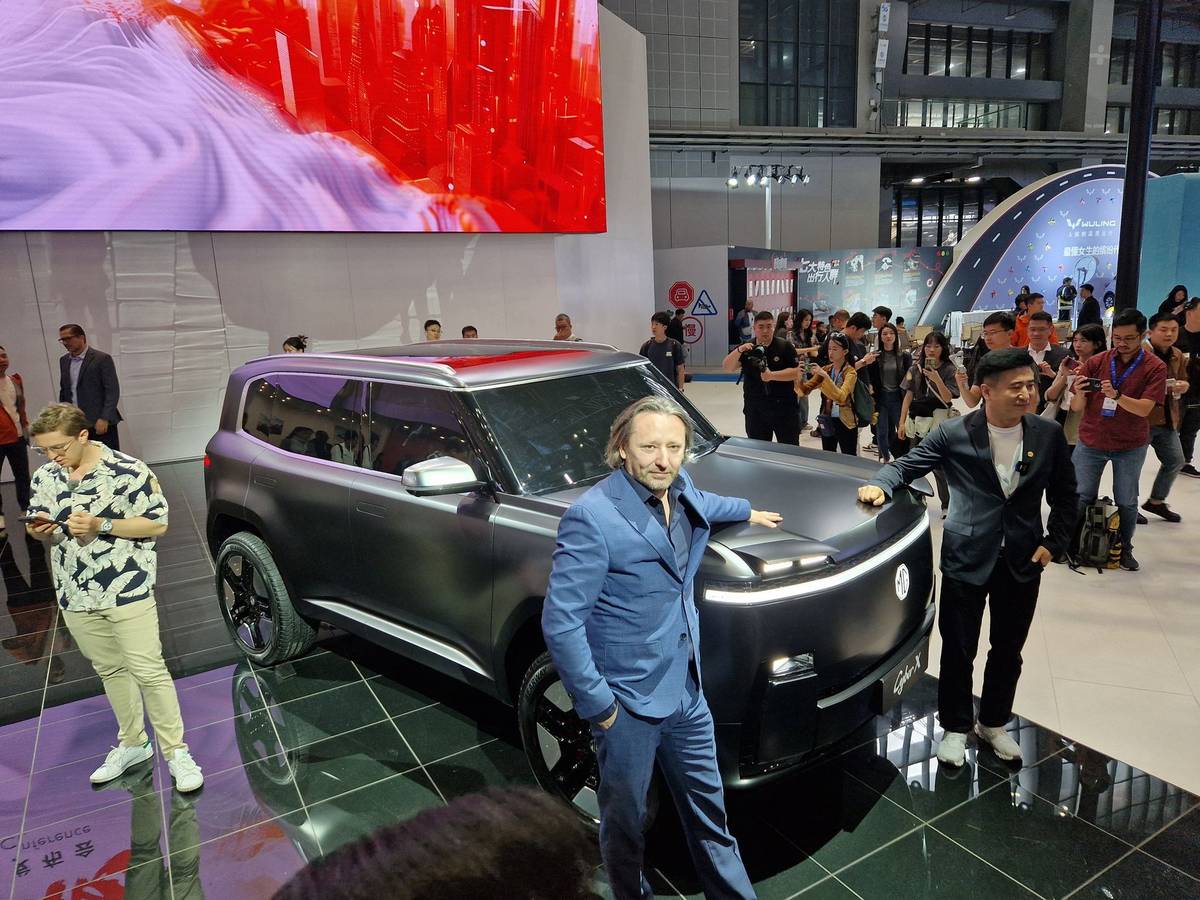 Jozef Kabaň odhalil v Šanghaji koncepční SUV Cyber X, na jehož tvarování se také podílel. Vyzdvihuje především vyklápěcí světla, která jsou klasickým prvkem v době digitální.