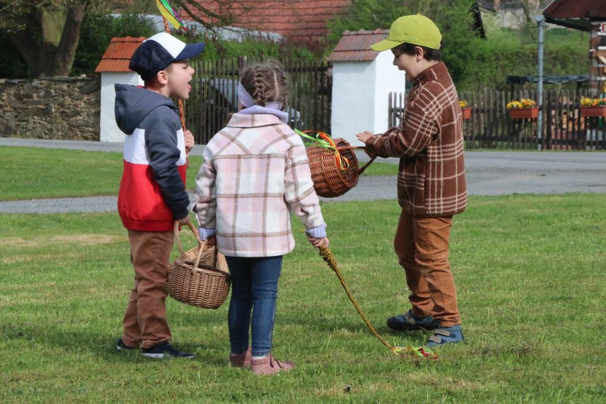 Hody hody, doprovody... - znělo z dětských úst u každých dveří v naší obci.